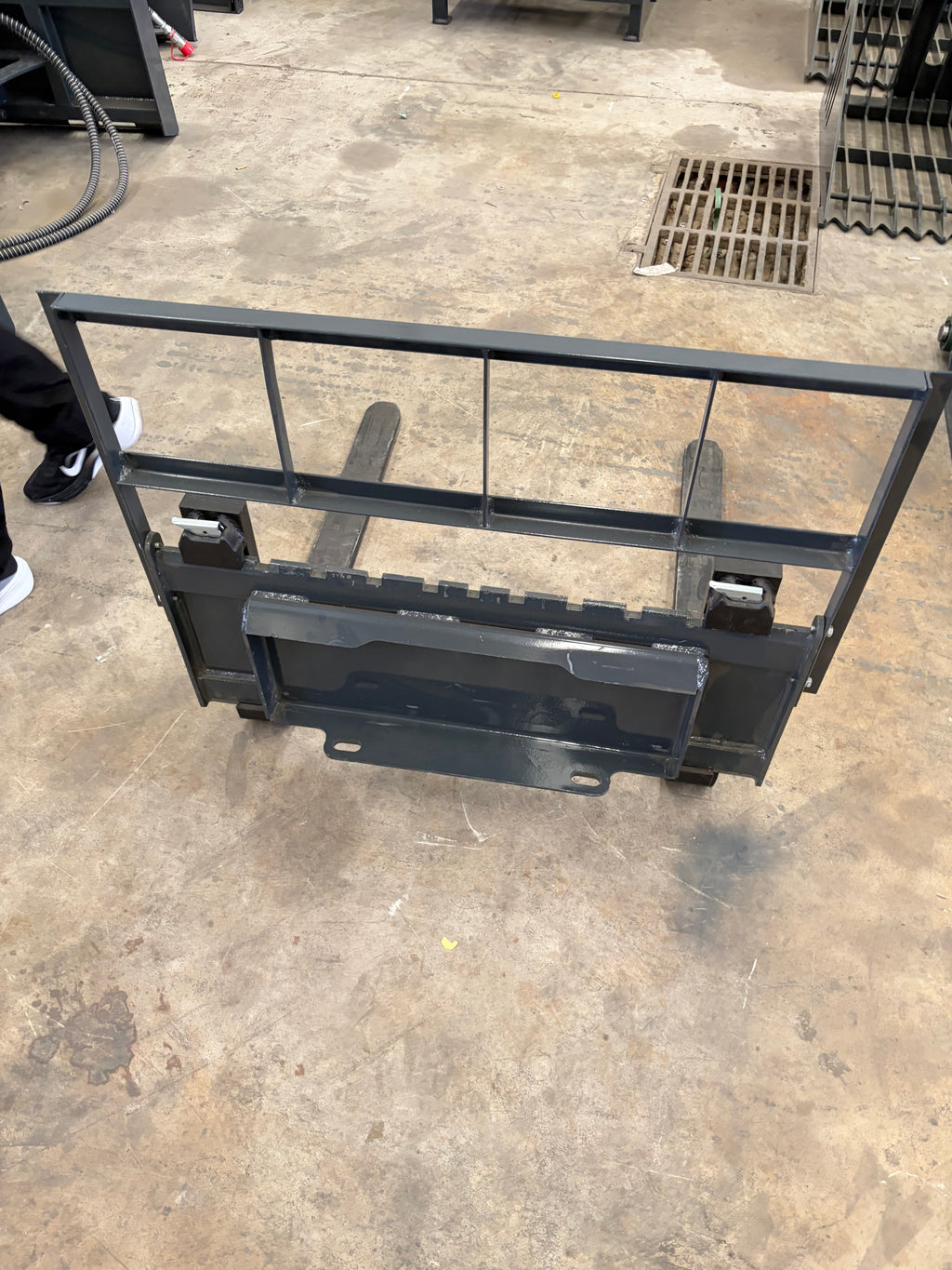 Mini skid steer pallet forks